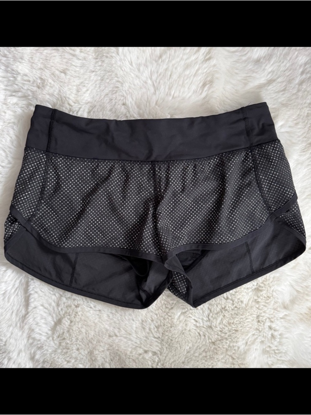 Lululemon Speed Short Special Edition Lights Out Ravish Reptile Black Size 6